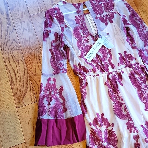 NWT MINKPINK  Sweetest Sound Floral Lace & Mesh Sleeve Romper Size Small - Picture 8 of 15